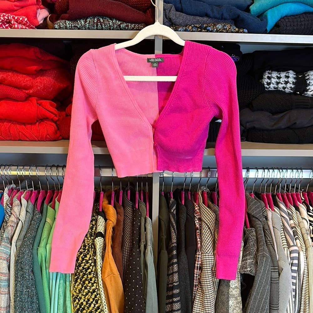 Wild Fable pink coloblock long sleeve button front closure cropped sweater XS